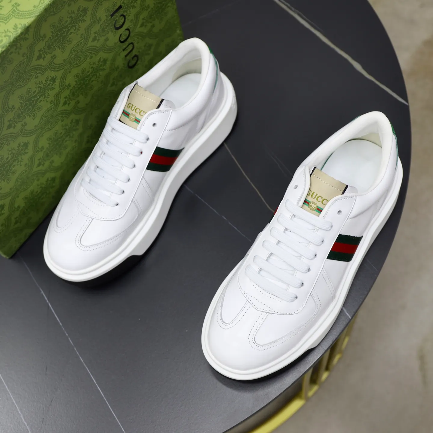 Ex-factory price: 462💰🙅‍♂️🙅‍♂️🙅‍♂️ Brand: GUCCI Standard code: 38-44 (45 customized) Grade: Same as the official website Material: Original material splicing Comfortable and breathable lining Lightweight and wear-resistant sports outsole Style category: Men's fashionable casual shoes Running sneakers Distinguished luxury brand elements Top luxury Color: actual picture color